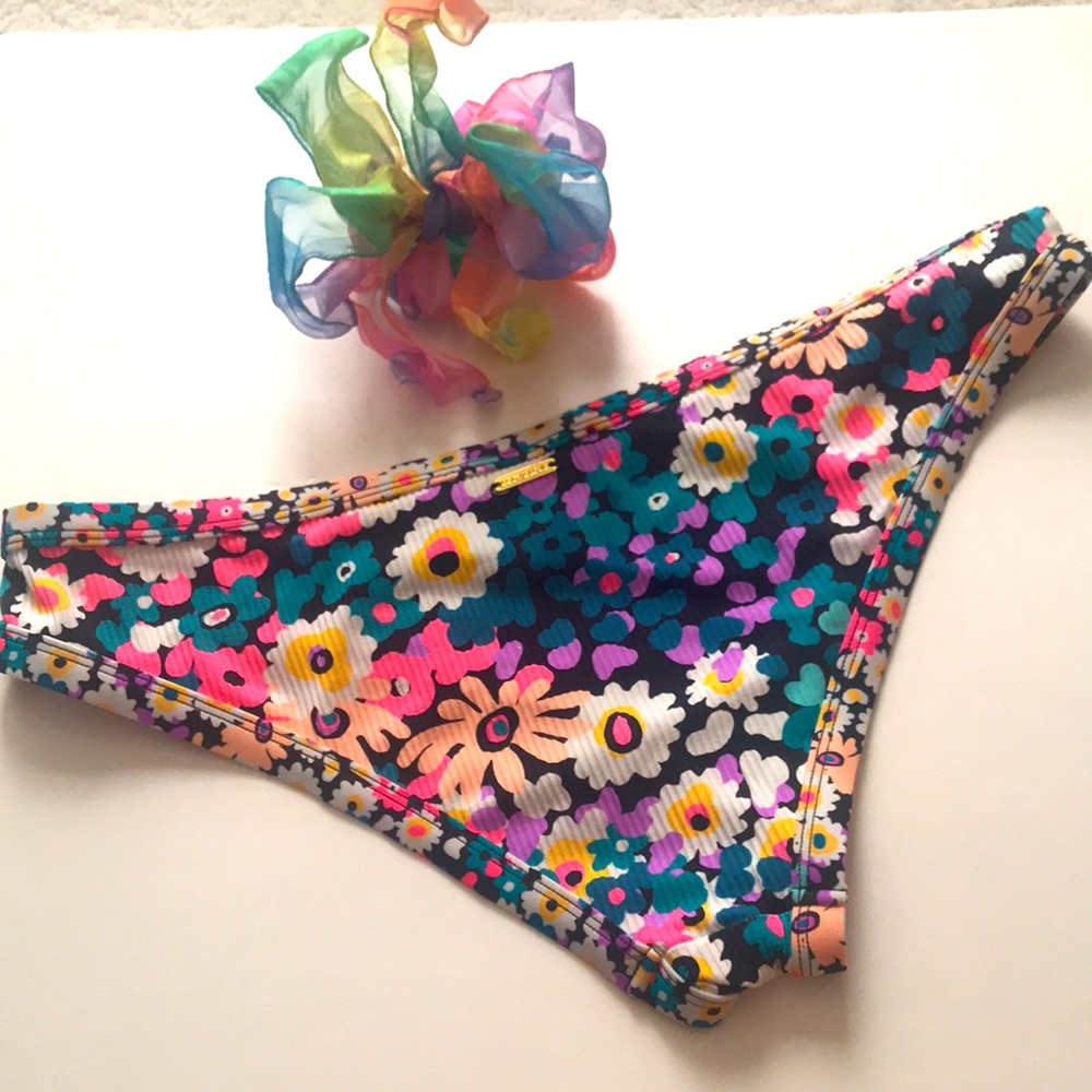 Body Glove Bikini Floral & Black - Picture 4 of 13